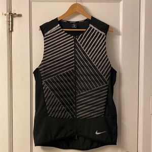 Men’s Nike Aeroloft full-zip Running Vest. Black and Grey. Men’s LARGE